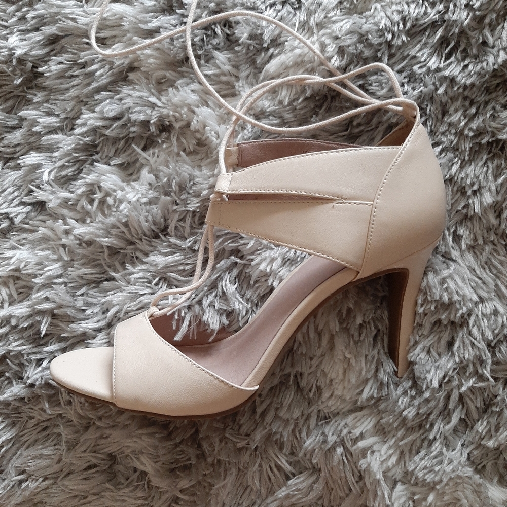 Le Chateau Moda Refled heels